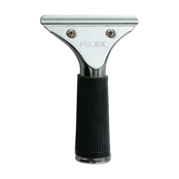 Mango para jalador de acero inoxidable, fabricado en acero inoxidable de color plateado brillante con un agarre ergonómico de caucho negro, compatible con bastones de punta cónica para limpieza de vidrios y superficies en altura.