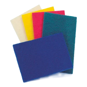 Varias Fibras de Mano multicolores para uso general, diseñadas para limpiar superficies delicadas sin dañarlas y remover suciedad y grasa eficazmente.