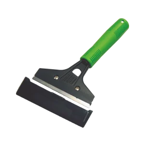 Espátula tipo cuchilla para pisos con mango ergonómico verde, base negra y cuchilla metálica afilada, diseñada para remover suciedad y residuos adheridos en superficies difíciles.