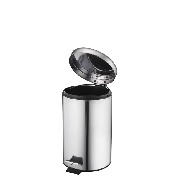 Un Basurero de Acero Inoxidable con Pedal 8 litros, con acabado metálico brillante y una cubeta interior plástica extraíble, diseñado para un uso higiénico sin contacto en baños y oficinas pequeñas, aportando funcionalidad y un diseño compacto.