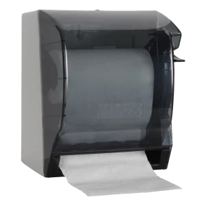 Un Dispensador de Toalla de Palanca en color negro translúcido, código PD-393B, que dispensa papel en rollo. Ideal para uso higiénico y controlado, su diseño compacto y resistente facilita la reposición y el mantenimiento.