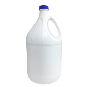 Un envase de Galón Cloro de plástico blanco opaco con forma de galón (3,785 ml) con una tapa rosca azul de 38 mm y asa lateral, diseñado para almacenar cloro y otros líquidos químicos de forma segura.