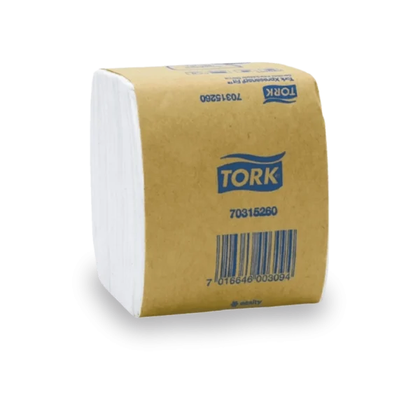 Servilleta Xpressnap Advance Fit Hoja Sencilla. Paquete de servilletas Tork de color natural. desplegadas, con 240 hojas sencillas por paquete, diseñada para dispensado higiénico una a una, alta absorción y ahorro de espacio en entornos de alto tráfico.