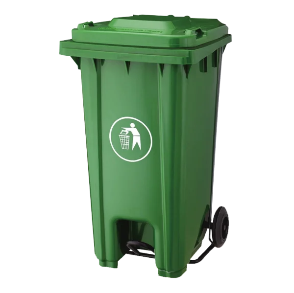 Un Contenedor de Basura 240 Litros DEQ verde de plástico resistente, con pedal de apertura, ruedas para fácil transporte y tapa hermética, diseñado para la gestión eficiente de grandes volúmenes de residuos industriales y urbanos.